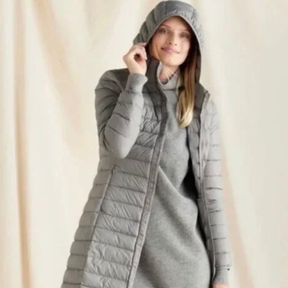 NWT Quince, Lightweight Down Filled Packable Puffer, Long Jacket, Size  Small